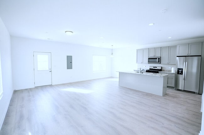 Building Photo - 1241 Gillespie Ln