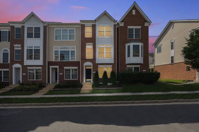 Building Photo - 42657 Homefront Ter