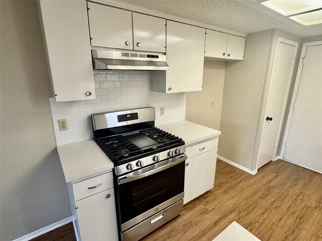 Building Photo - 2708 Charlesworth Dr