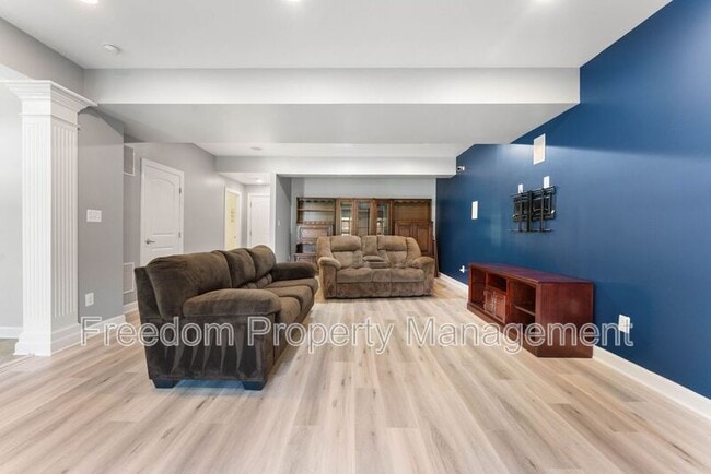 Building Photo - 42524 Rowderbury Sq