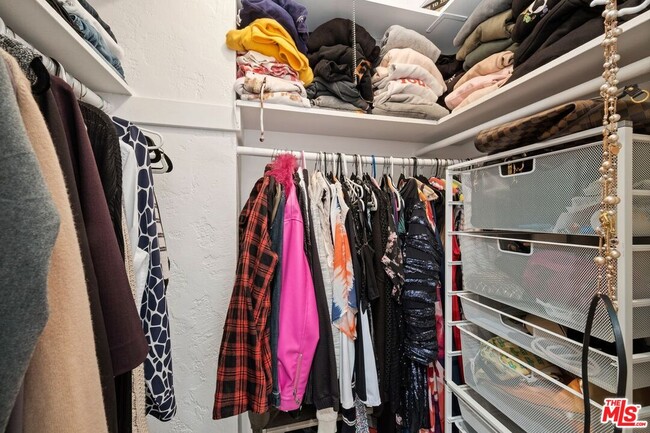 Building Photo - 601 Hayworth Ave