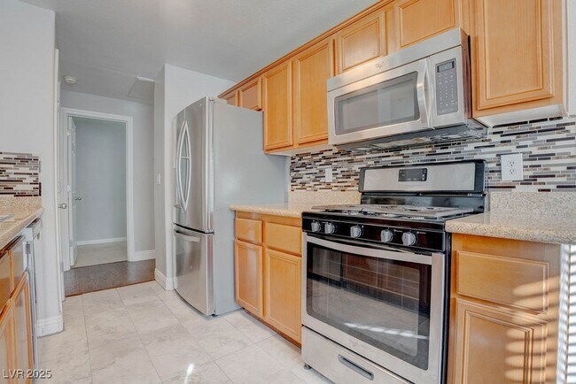 Building Photo - 7701 W Robindale Rd