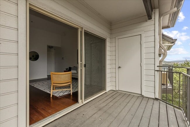 Building Photo - $1,500/mo – 2BR/1BA Condo in Northwest Austin with Stone Fireplace & Balcony