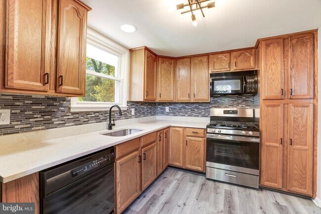 Building Photo - 4111 Hemingway Dr