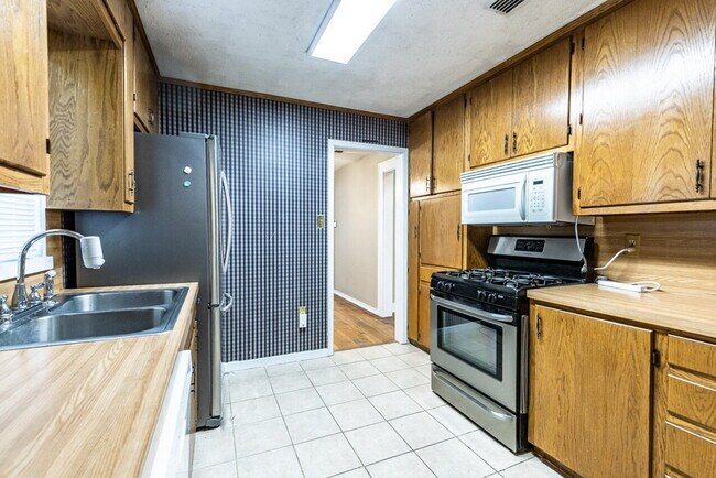 Building Photo - Adorable two bedroom home!