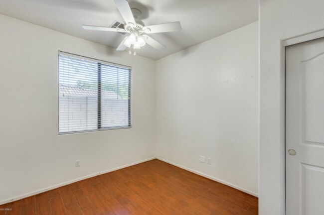 Building Photo - AVAILABLE NOW: Gorgeous 3 Bedroom 2 Bathro...