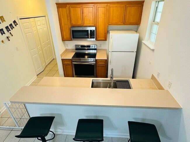 Building Photo - 924 Ashburn Dr