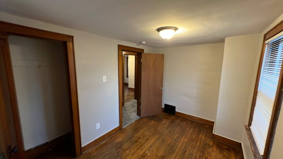 Building Photo - 592 Sanford Ave