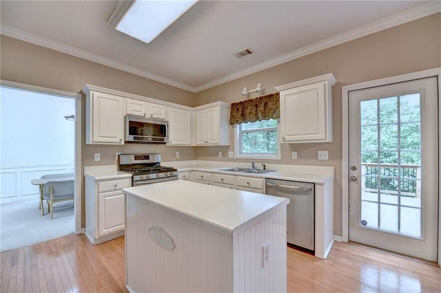 Building Photo - 2172 Woodbriar Dr