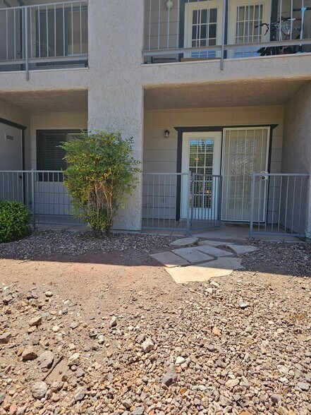 Building Photo - 2867 Bamboo Ct