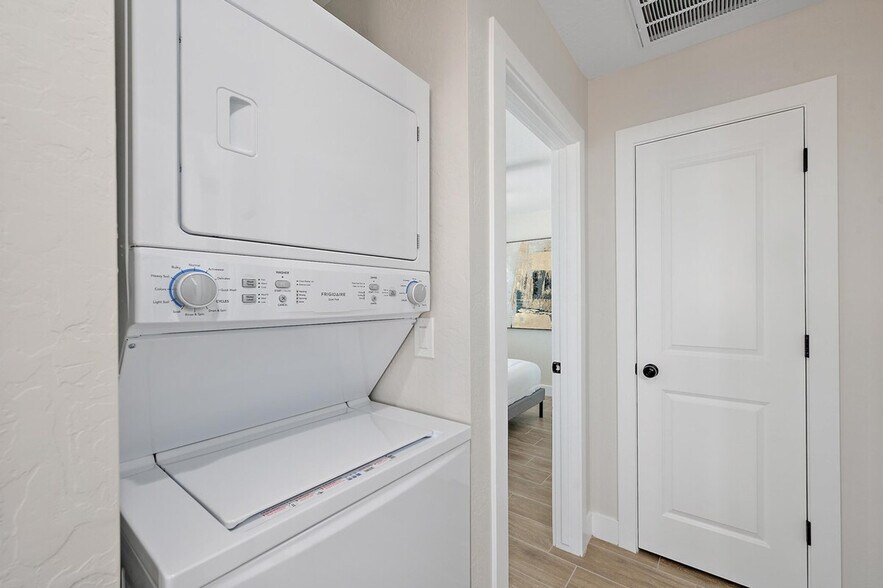 Building Photo - 1732 E Elwood St