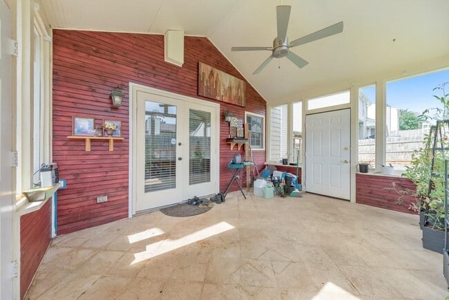 Building Photo - 520 Sonnet Way