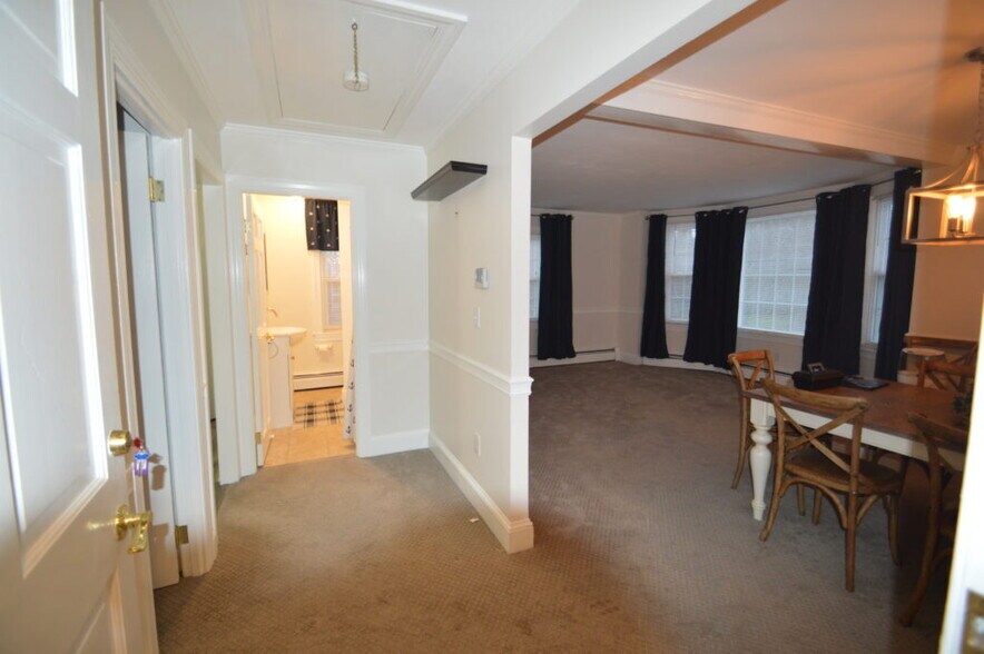 Building Photo - 468 Spring St