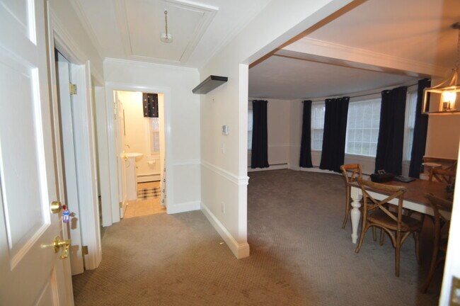 Building Photo - 468 Spring St