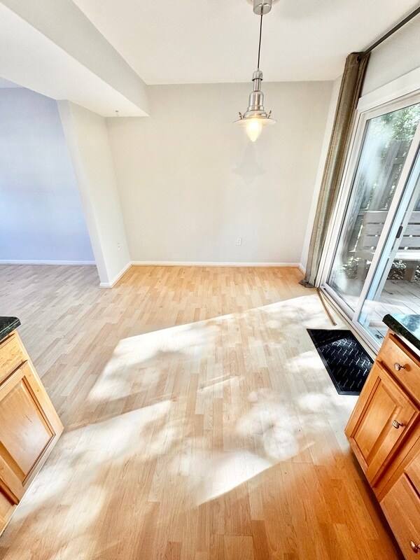 Building Photo - 1508 Honor Dr