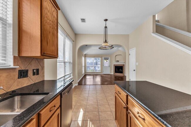 Building Photo - 5009 Hibiscus Valley Dr