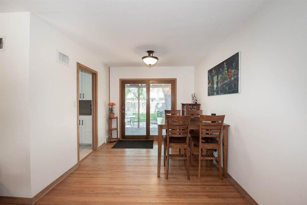 Building Photo - 368 N Hillcrest St