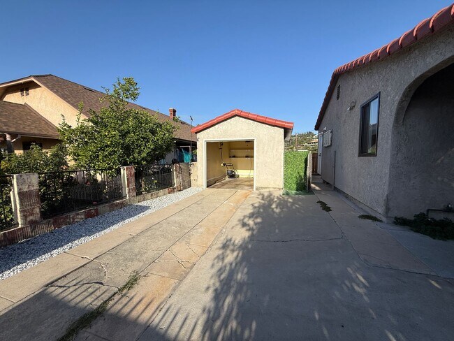 Building Photo - Amazing 3 Bedroom Home in Glassell Park / Eagle Rock