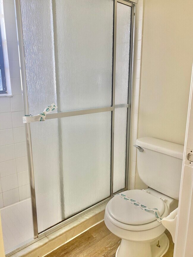 Building Photo - 4325 Oak Terrace Dr