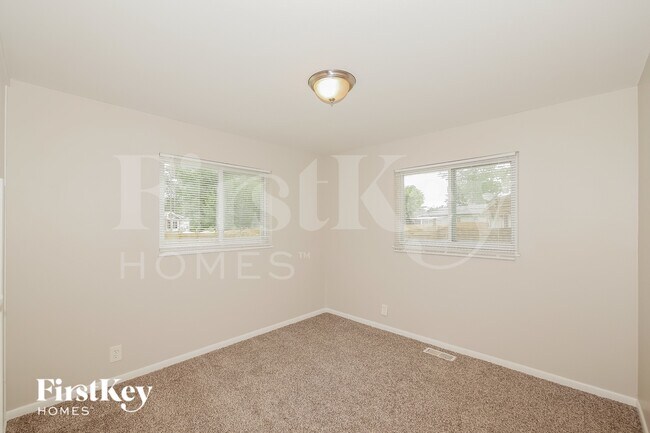 Building Photo - 9420 Shenandoah Dr