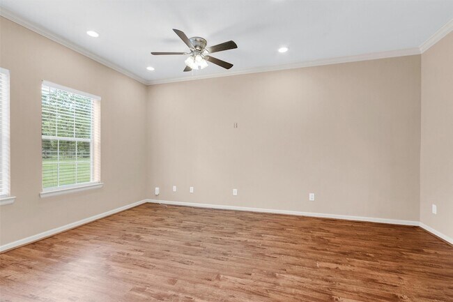 Building Photo - 26152 Avenue E