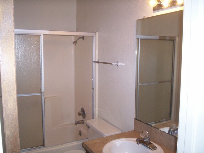 Building Photo - 2205 Botanical Dr