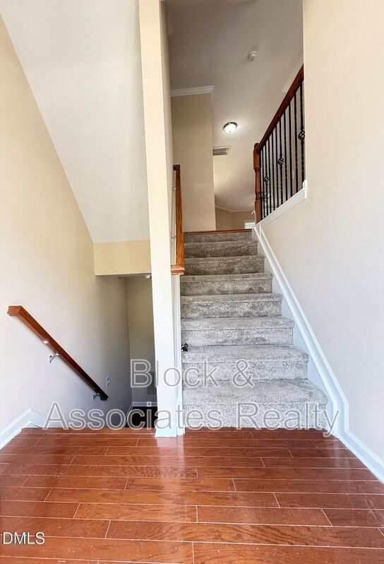 Building Photo - 705 Keystone Park Dr