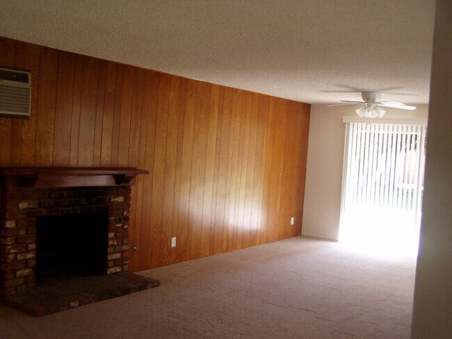 Building Photo - 10854 Reseda Blvd