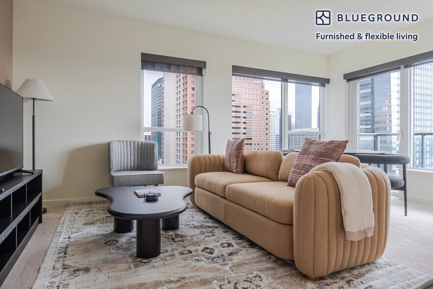 Primary Photo - 10301 NE 10th St