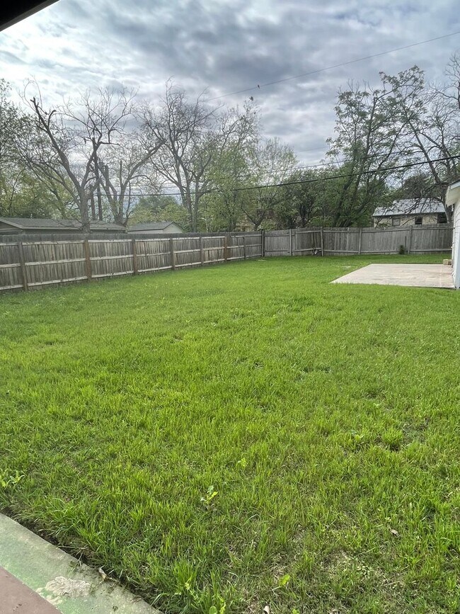 Building Photo - Charming Olmos Park Terrace Rental