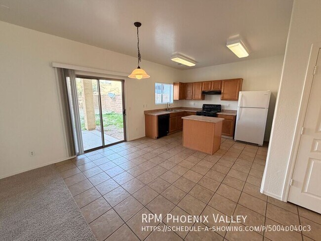 Building Photo - 422 E Saddle Way