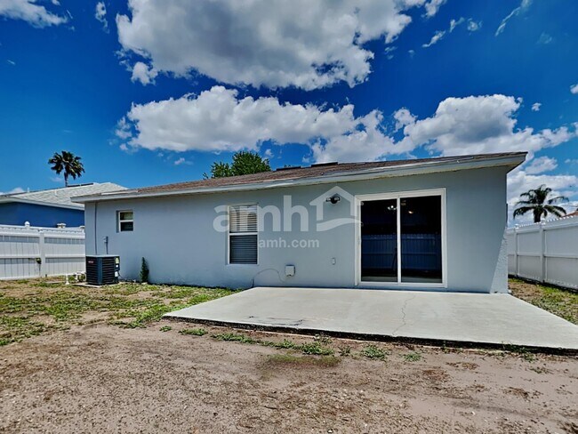 Building Photo - 3416 Lawn Tennis Dr