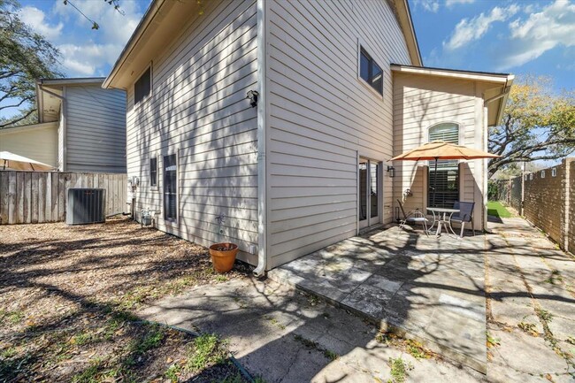 Building Photo - 8017 W Oakwood Ct