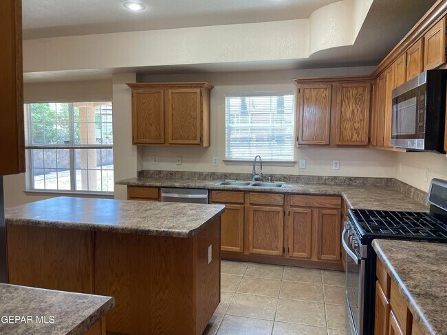 Building Photo - 12828 Tierra Ayala Dr