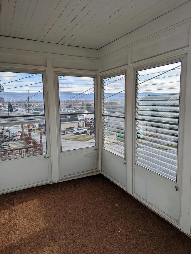 Building Photo - 37 Hurbane St