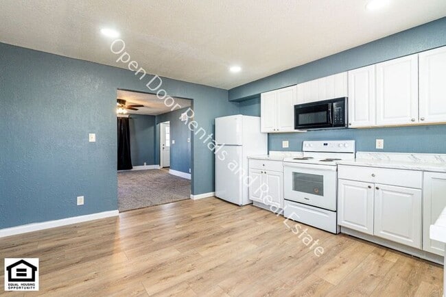 Building Photo - 1703 Sprott St