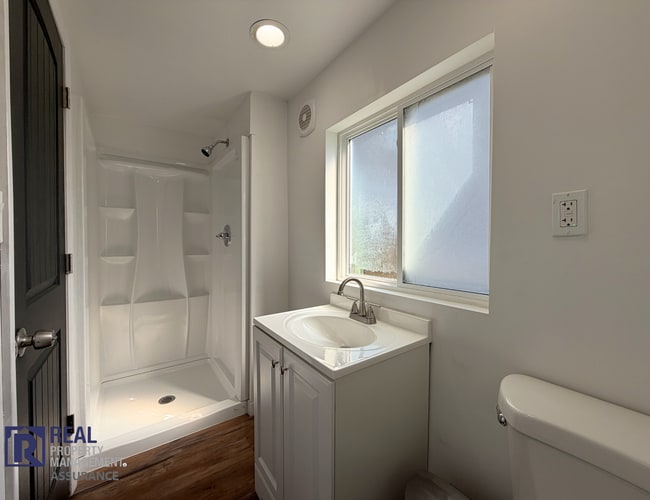 Building Photo - Charming Updated Studio Home with Fenced Yard in Beaverton