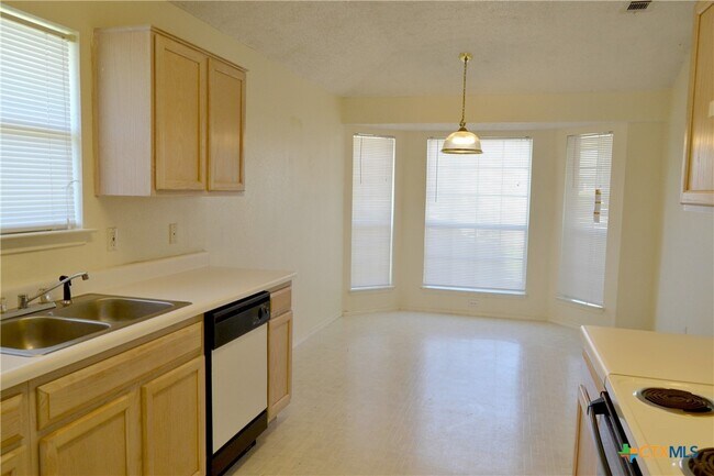 Building Photo - 2308 Tracey Ann Ln
