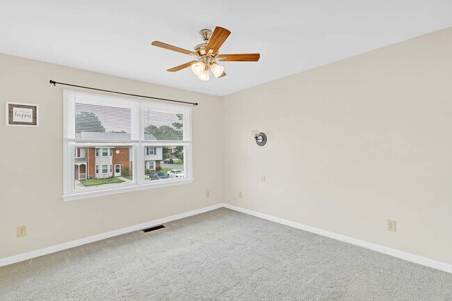 Building Photo - 105 Choisy Crescent