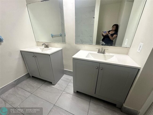 Building Photo - 10601 NW 45th St