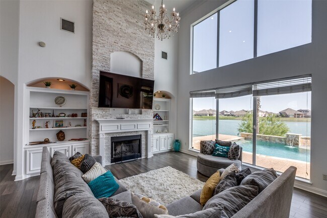 Building Photo - 8 Cypress Point Ct