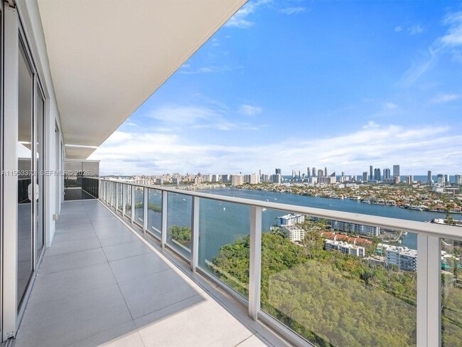 Building Photo - 16385 Biscayne Blvd