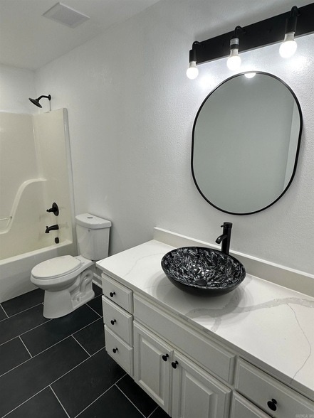 Building Photo - 15315 Birch Dr