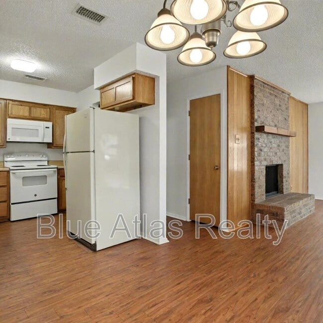 Building Photo - 7016 Lincoln Dr