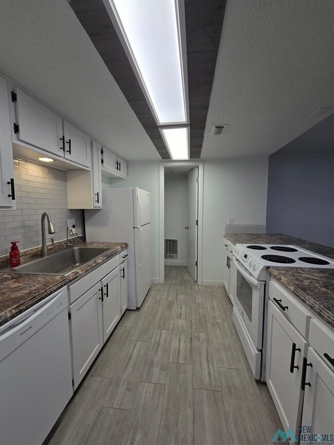 Building Photo - 3520 Adenmore Apt C
