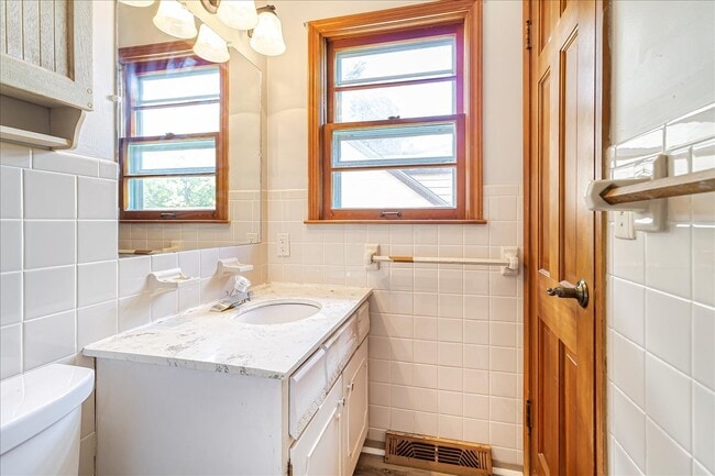 Building Photo - 318 Goodrich Dr