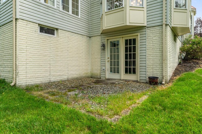 Building Photo - 6331 Claridge Dr S