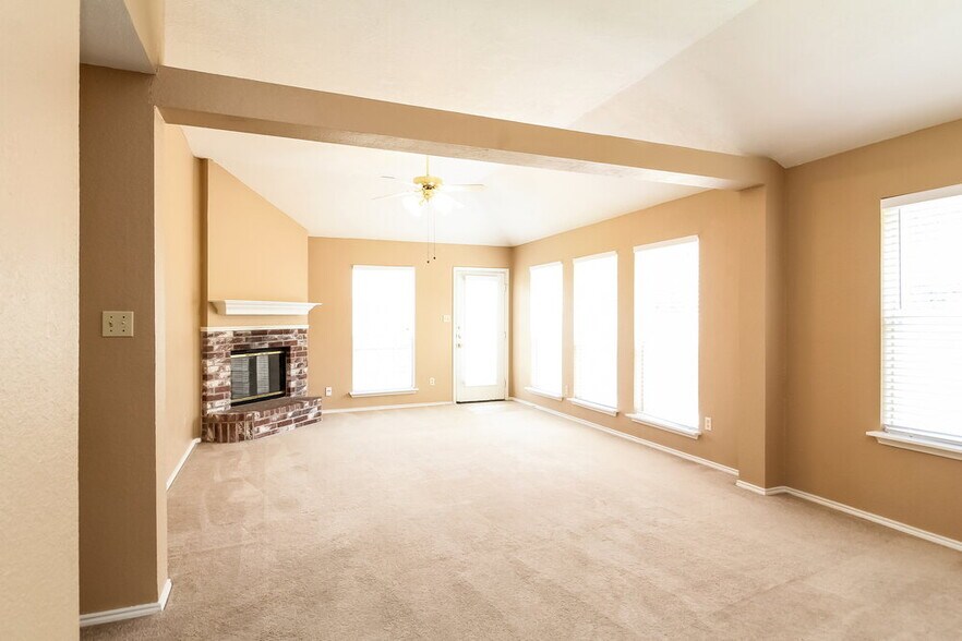 Building Photo - 3612 Garden Springs Dr