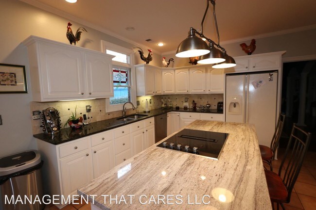 Building Photo - 5238 Lexington Park Cir N