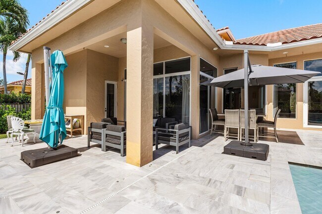 Building Photo - 3381 Lago De Talavera